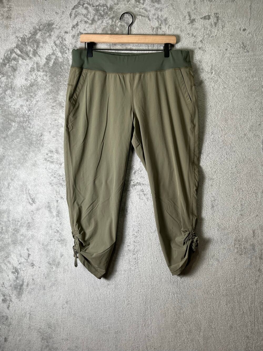 Gramicci Womens Cargo Capri Pants Large Olive Green Hiking Outdoor Drawstring‎